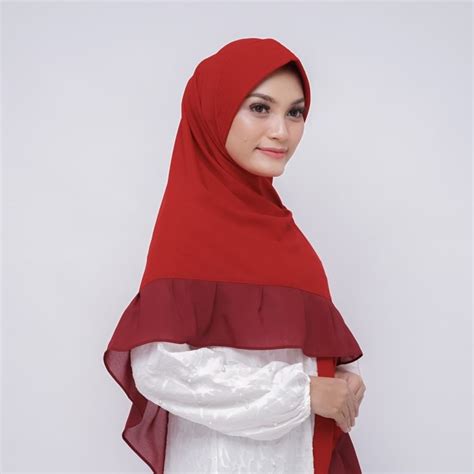 Check spelling or type a new query. Paduan Warna Jilbab Merah Maroon - Hijab Casual