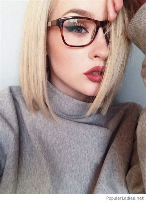 Short Blonde Hair Glasses And Red Lips Glasses Makeup Stylish Makeup Hair Styles