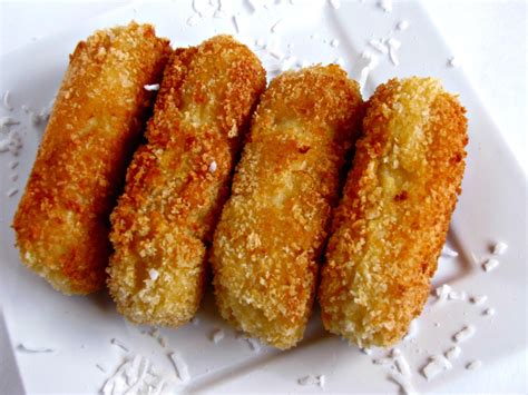 The bananas are coated with desiccated coconut and sesame seeds batter. Copycat Tucanos Fried Bananas