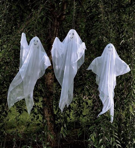 20 Diy Ghost Hanging From Tree