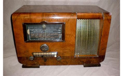 Radio Valve Radio Hmv Model 657 Table Model In Wooden Cabinet