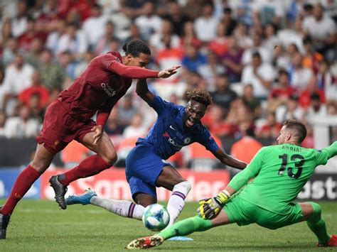 We did not find results for: Knöchelverletzung: Fan grätscht Liverpool-Keeper Adrian ab ...