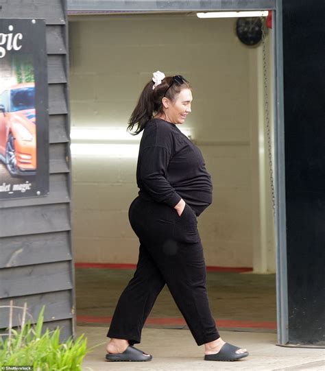 Pregnant Lauren Goodger Goes Makeup Free As She Shows Off Her