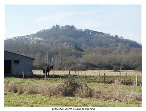 Pour les articles homonymes, voir cosne. Photo à Cosne-Cours-sur-Loire (58200) : Sancerre au fond ...