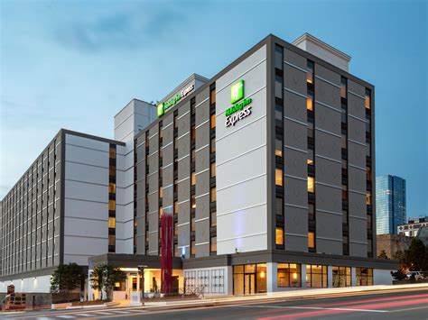 Downtown Hotels On Broadway In Nashville Holiday Inn Express