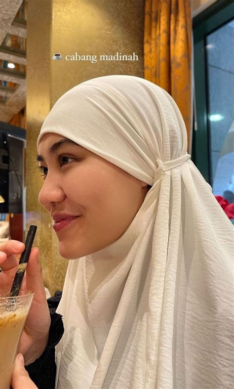 Umrah Ini 5 Potret Anggun Aaliyah Massaid Kenakan Hijab Di Madinah