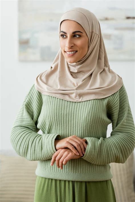 Happy Muslim Woman In Hijab Smiling Stock Image Image Of Emotion
