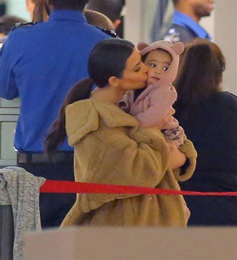 Amor De Madre Kim Kardashian Se Deshace En Cariños Con Su Hija North West