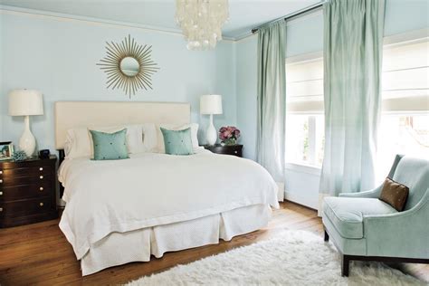 Create a space to relax, unwind and get a good night's sleep with these farmhouse style home bedrooms are a place where you often remove layers of clothing. Crisp and Clean - Master Bedroom Decorating Ideas ...