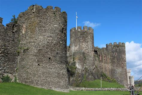 Town Walls And Conwy Castle Conwy Beautiful England Photos