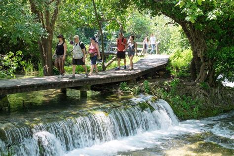 Der nationalpark sowie die krka wasserfälle wurden im jahr 1985 eröffnet. Kroatien: Ausflug an die Krka-Wasserfälle und nach Zadar
