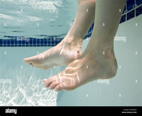 Feet Underwater Hi Res Stock Photography And Images Alamy