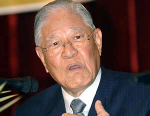 For faster navigation, this iframe is preloading the wikiwand page for 李登輝. 李登輝--李登輝--人民網