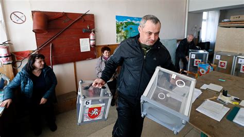 crimea votes to join russia ukrainians prepare for war