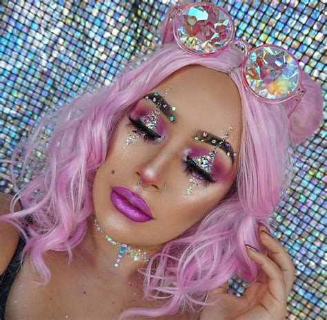Pin By Brandi Brooks Mcclure On Eyeshadow Looks Glitter Halloween