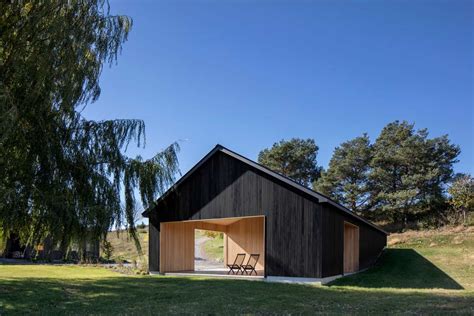 Project Of A Barn With A Markedly Contemporary Style