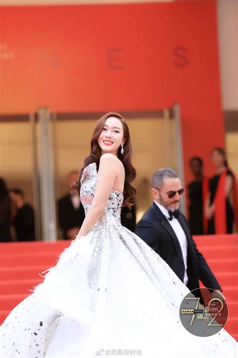 Jessica Jung Monte Les Marches Du Festival De Cannes 2019 K Gen