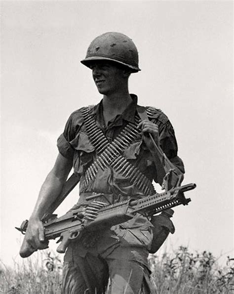 Us Soldier With M60 Vietnam War Vietnam Pinterest Vietnam War
