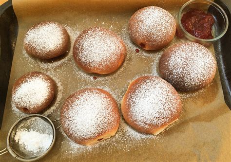 Ofen - Krapfen mit Erdbeermarmelade