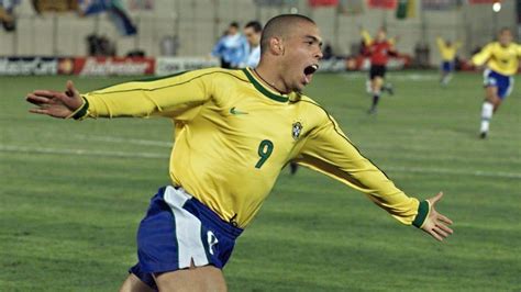Ronaldo nazario sonia, his mother, took sole responsibility of him and his two siblings when their father abandoned them. Ronaldo Nazario Wallpapers - Wallpaper Cave