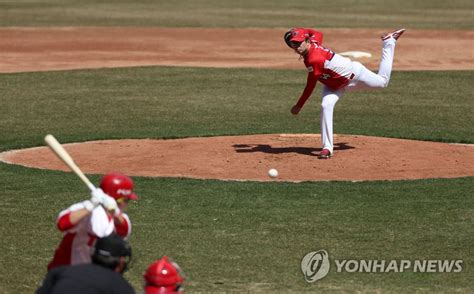 실점하지 않아야겠다는 생각에 투구 밸런스에 문제가 생겼고, 볼넷과 장타를 허용했다고 아쉬워했다. 에이스 양현종, 홍백전에서 선발 투구 | 연합뉴스