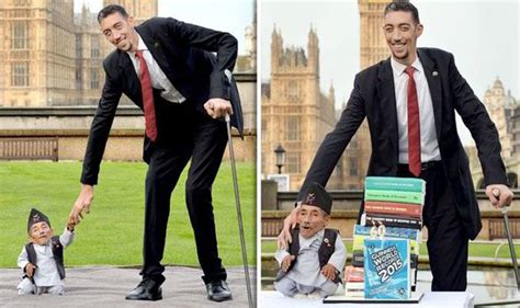 Weve Got A Lot In Common Worlds Tallest Man And Shortest Man Meet