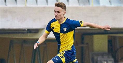 Fenerbahçe resmi internet sitesinden futbol takımı i̇dari menajerliği'ne volkan ballı'nın getirildiğini duyurdu. Barış Sungur kimdir ve kaç yaşında? Barış Sungur ...