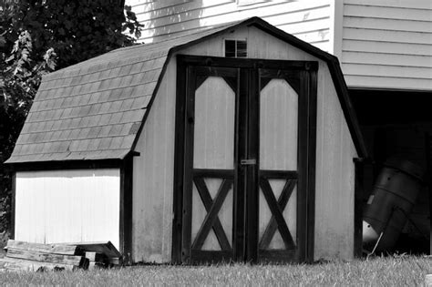 old fashioned barn farm barn white barn red barn barn hd wallpaper peakpx