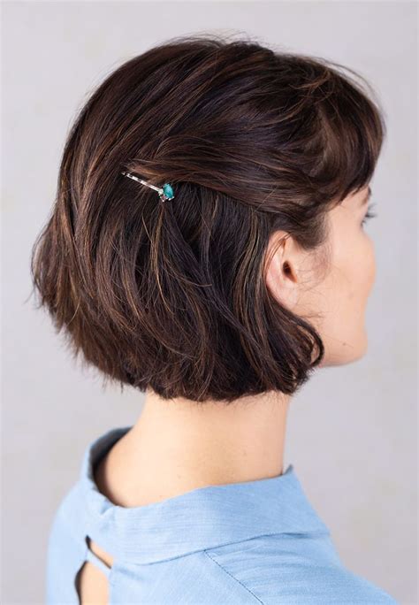 Beautiful Styles For Short Hair A Quick And Easy Bobby Pin Hairstyle