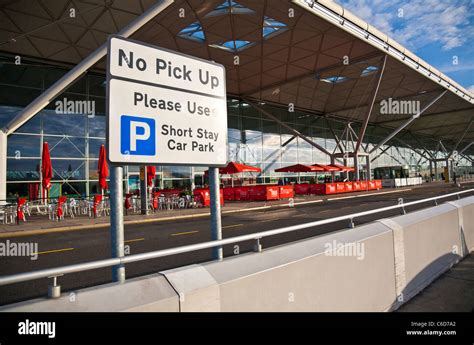 Airport Pick Up Sign Hi Res Stock Photography And Images Alamy