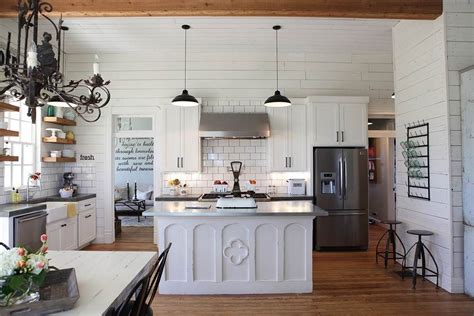 Tour Chip And Joanna Gaines Very Own Fixer Upper Farmhouse In 2020