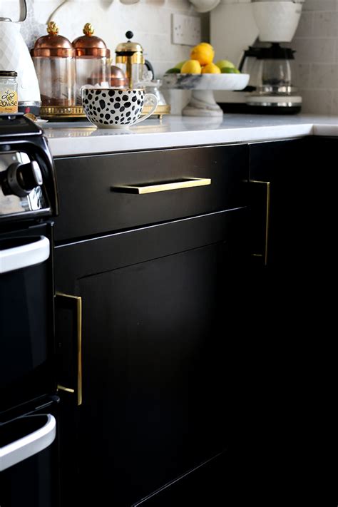 3 kitchen cabinet and hardware pairings to try. Painting our Kitchen Cupboards Black - Swoon Worthy