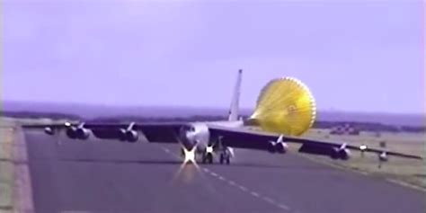 Incredible Video Of A B 52 Fighting Heavy Crosswinds To Land Business