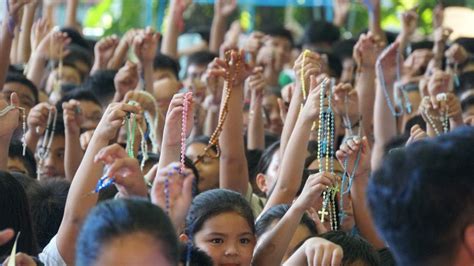 Children Pray The Rosary In The Philippines During The One Million
