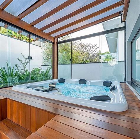 Spa Marilyn Riolax Em Uma Linda área De Lazer Jacuzzi Banheiros Modernos Design De Terraço