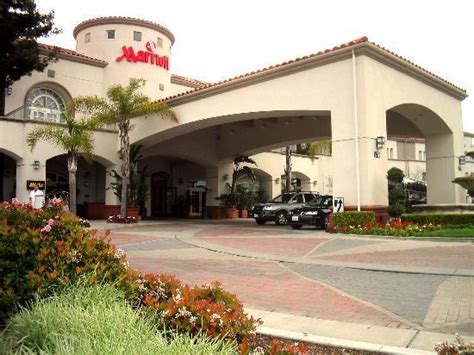 Hotel Exterior And Front Entrance Picture Of San Mateo Marriott San
