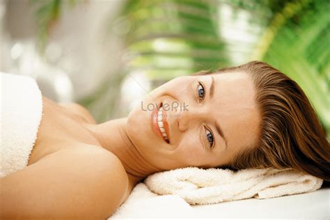Beautiful Woman Enjoying A Massage Picture And Hd Photos Free Download On Lovepik
