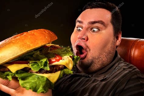 Hombre Gordo Comiendo Hamburguesa De Comida R Pida Desayuno Para Personas Con Sobrepeso