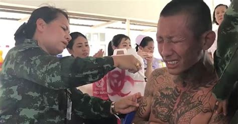 May 28, 2021 · 邊間企業有打針假？詳見【下一頁】 所有參加抽獎活動人士必須年滿18歲，並在香港完成接種兩劑新冠疫苗。較早前已在香港接種新冠疫苗的居民亦可參加。大抽獎參加者須於今年9月1日或之前登記。參加辦法將於稍後公佈。 圖看凱滙會所內部環境（按圖可放大） 「全甲刺青」阿兵哥超怕打針! 看見針頭就發抖 在大家面前抽搐大哭 - boMb01