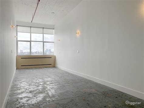 Studio 111 (Office Space) in Long Island | Rent this location on Giggster
