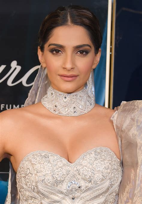 High Quality Bollywood Celebrity Pictures Sonam Kapoor Super Sexy Cleavage Show At The Chopard