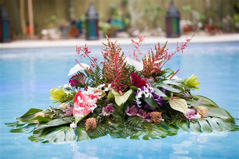Diy floating candles for a pool. Flowers floating in the pool | Floating pool decorations ...