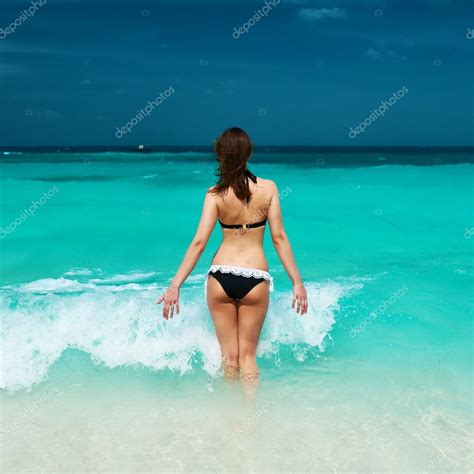 Mujer En Bikini En La Playa Fotograf A De Stock Haveseen