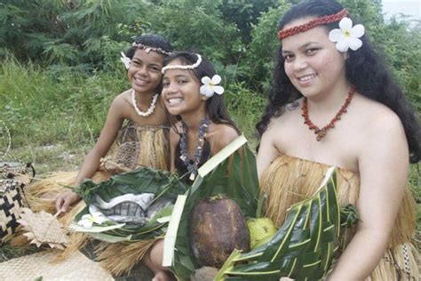 Tribe Women Of Nauru Beautiful Islands Nauru Oceania Travel