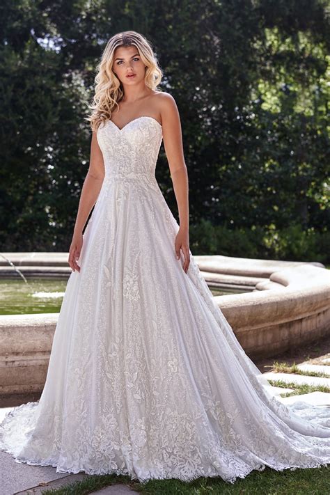 Sweetheart Strapless Ball Gown Wedding Dresses