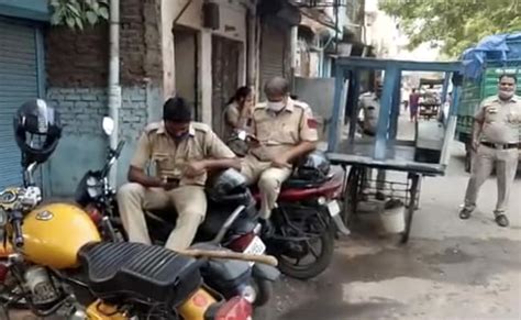double murder in delhi two people killed with a knife in west delhi दिल्ली डबल मर्डर से