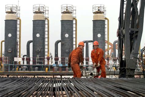 Chinas Big Three Oil Giants Petrochina Sinopec And Cnooc To Spend Us
