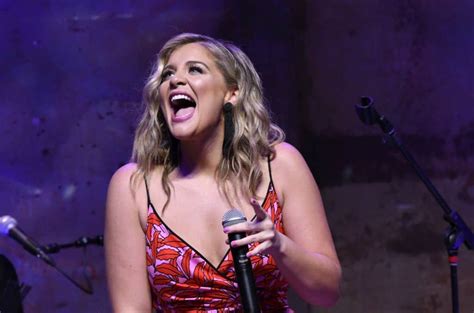 Breaking Lauren Alaina Reveals She S Engaged Introduces Her Future Husband On Stage At The