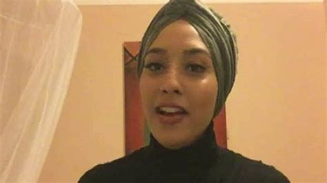 H M S Latest Look A Hijab Wearing Muslim Model Cnn Com