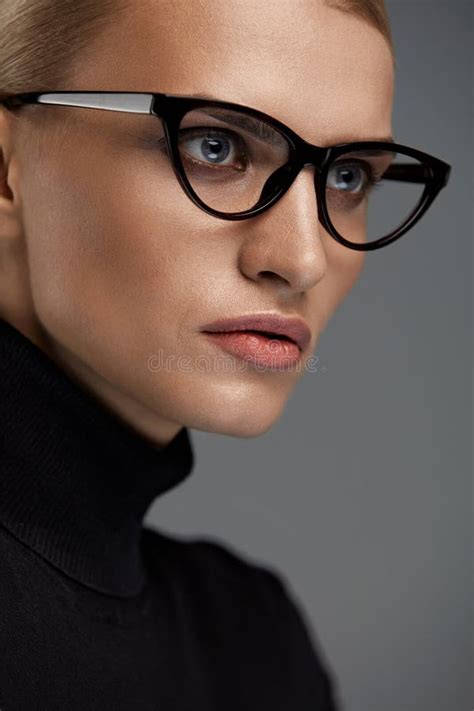 Women Fashion Glasses Girl In Eyewear Frame Stylish Eyeglasses Stock Image Image Of Closeup